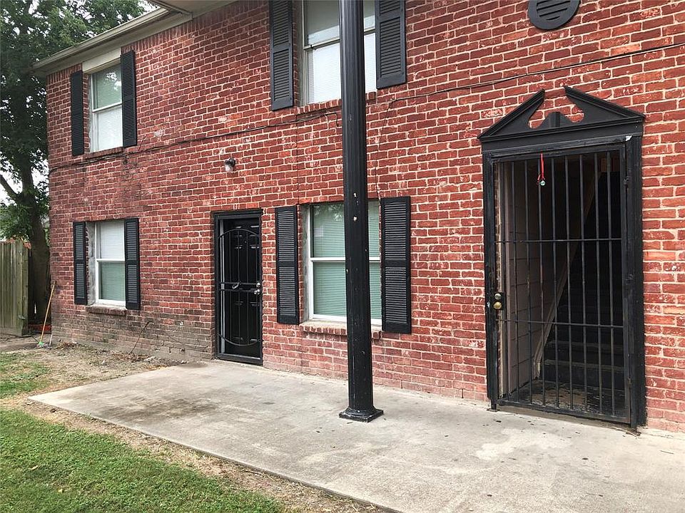 1st image of 711 Barren Springs Dr APT A