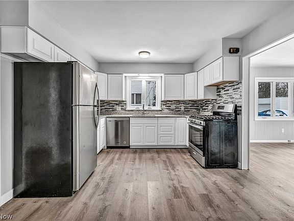 4th image of 17914 Chagrin Blvd