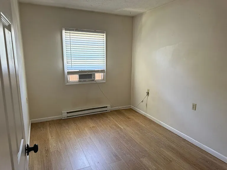 220 S Walnut St — Photo 7