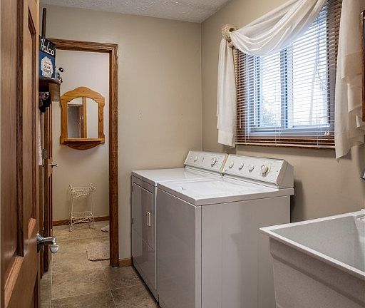 4th image of 6735 Highland Ave SW
