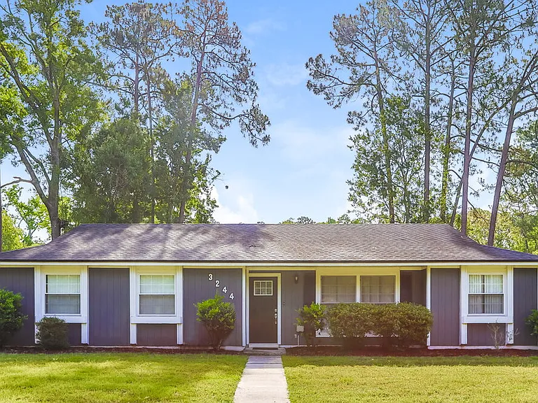 3244 Laurel Grv N — Photo 1