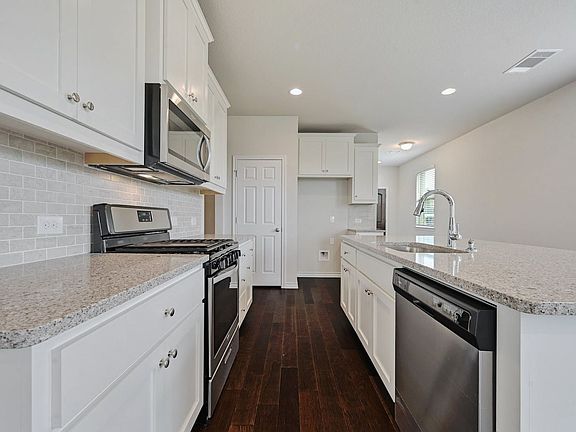 4th image of 174 Silktassel Way