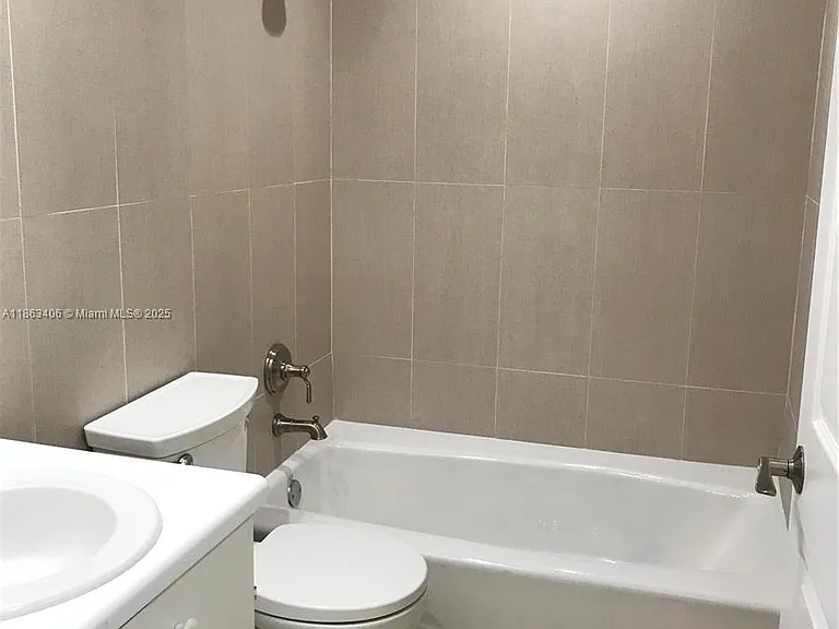 4265 Pine Ridge Ct — Photo 9