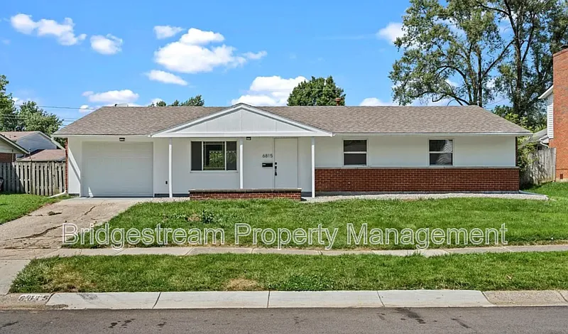 3 bed, 2.0 bath, 1404 sqft, $1,795 — Photo 2