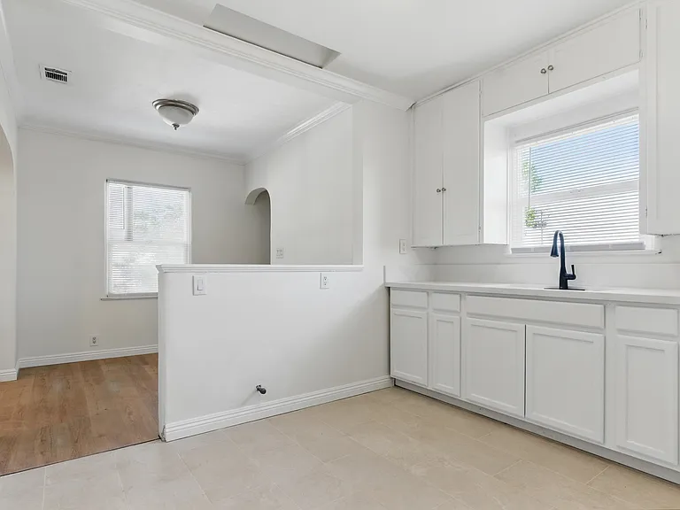 809 Water St — Photo 11