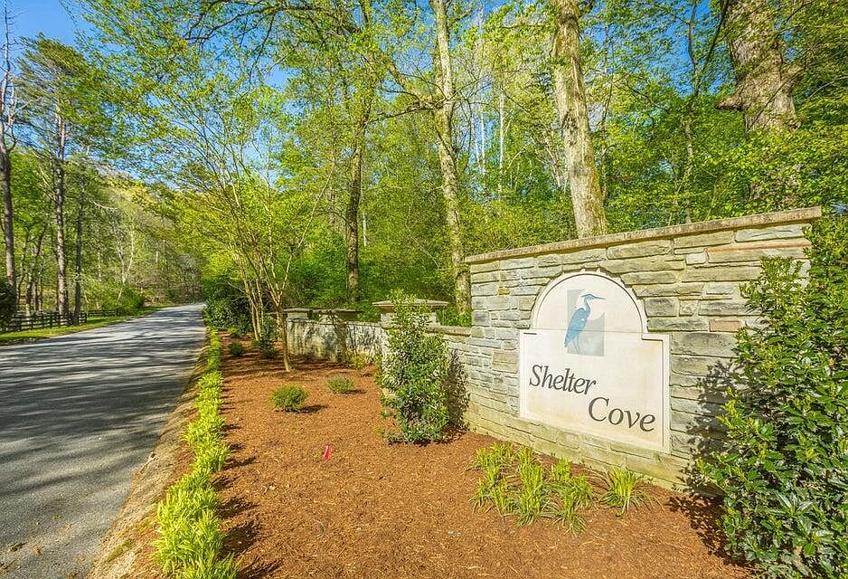 1st image of 2000 River Bluff Dr