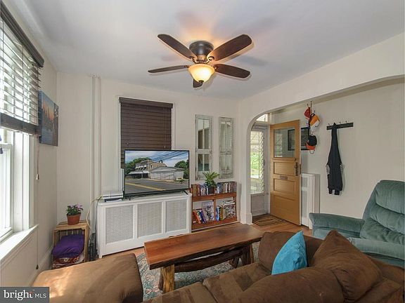 4th image of 465 Freemont St