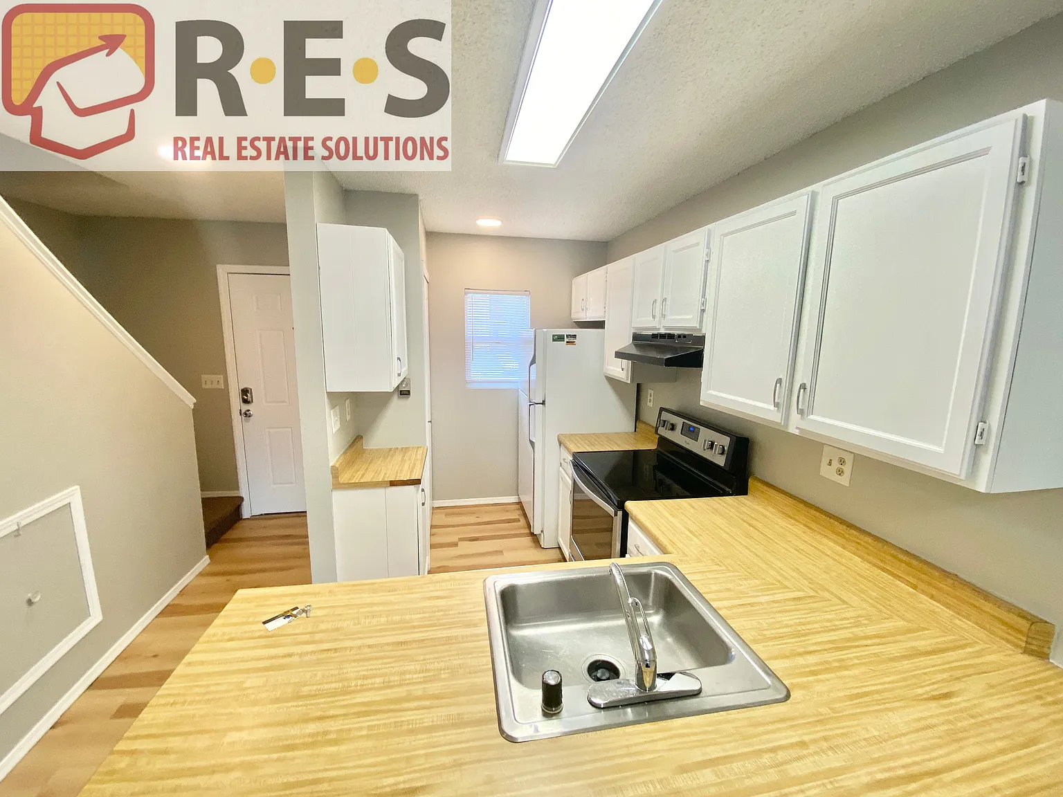 2 bed, 1.5 bath, 900 sqft, $1,395 — Photo 4