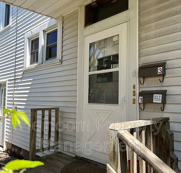2125 E Superior St #3 — Photo 14