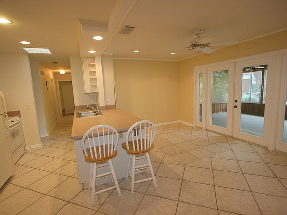 3rd image of 6433 Stockbridge Ave