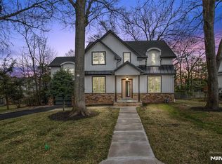 84 Prior Ct, Oradell, NJ 07649