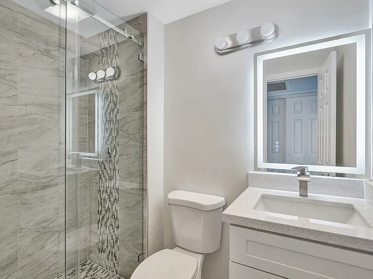 4222 Inverrary Blvd — Photo 31