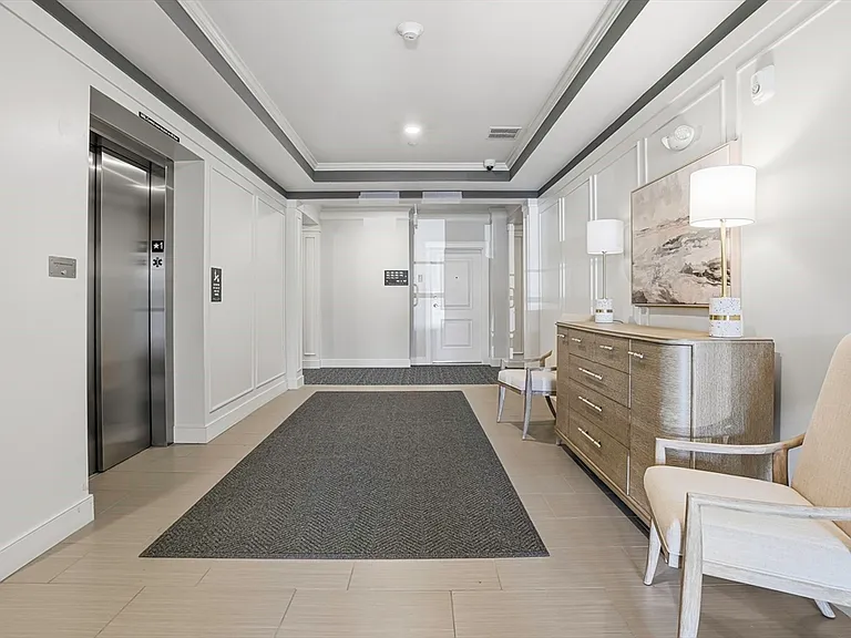 4 Winslow Ln #410 — Photo 3