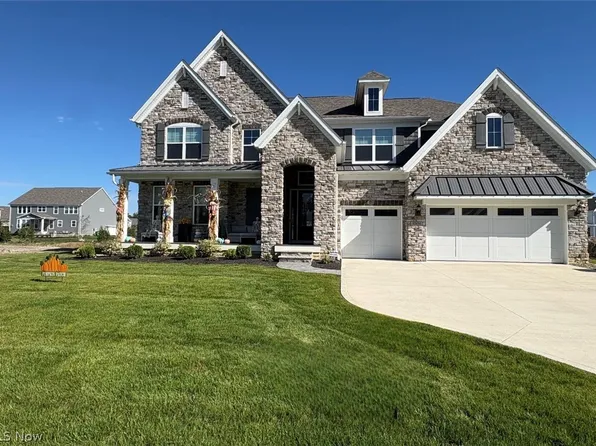 32634 Royal Troon Dr, Avon Lake, OH 44012