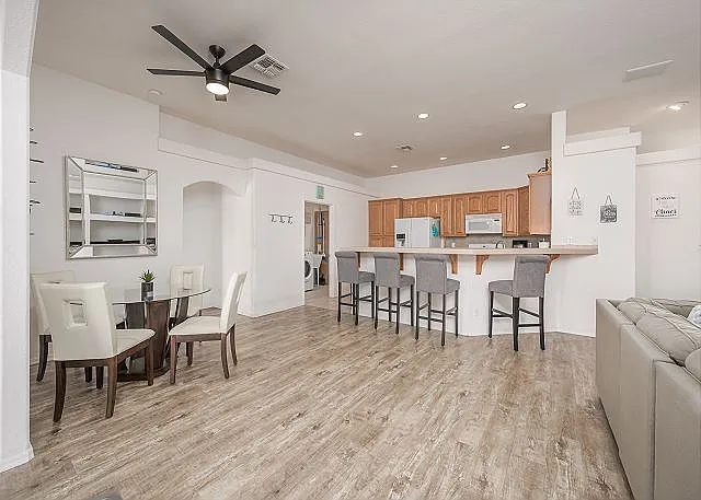 2459 N Ridge Ave — Photo 10