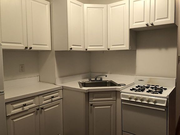 5th image of 455 E 117th St APT 5