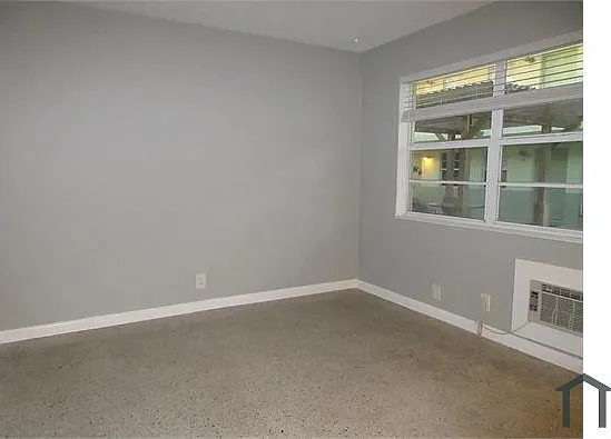 1118 N H St — Photo 11