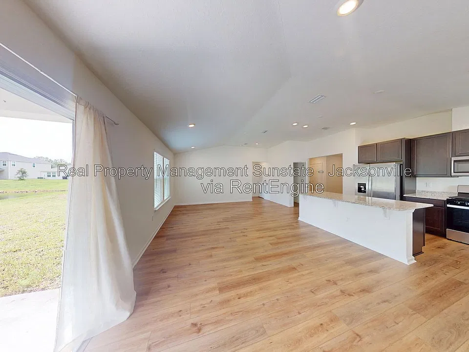 11172 Stapleton Dr