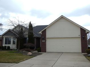 21349 Venice Dr, Macomb, MI 48044