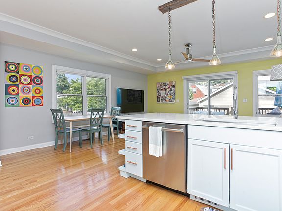 5th image of 3531 N Hoyne Ave