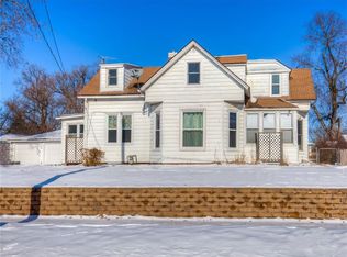 2644 Maple St, Des Moines, IA 50317