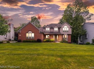 7514 Setters Pointe Dr, Brighton, MI 48116