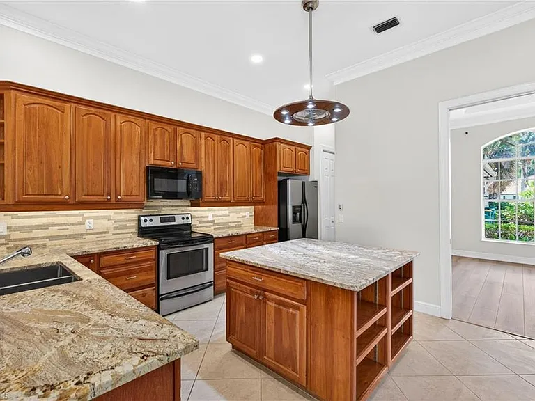 2229 Goshawk Ct — Photo 6