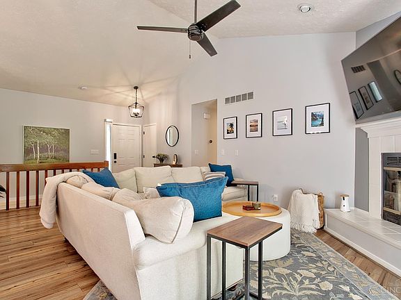 3rd image of 7213 Bluecrest Dr