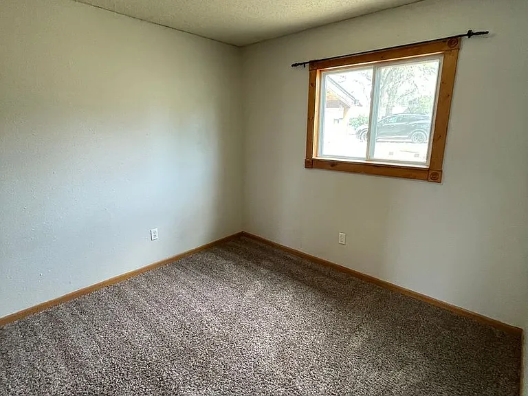 927 Blaine Ave — Photo 12