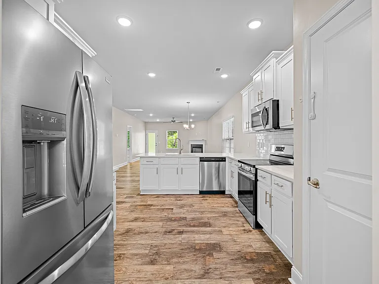 713 Greenwich Pl — Photo 10