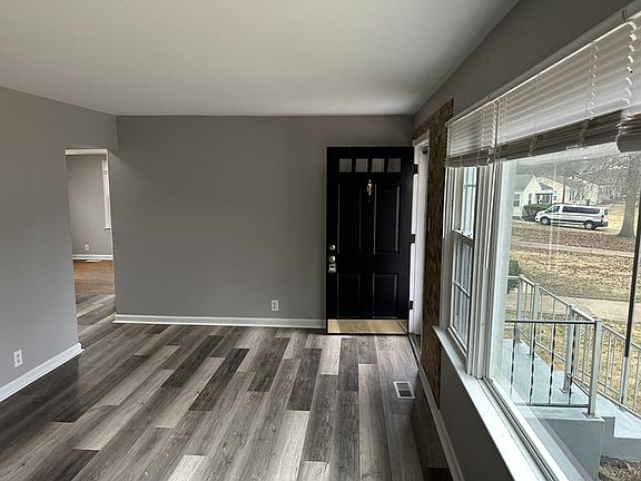 3rd image of 1108 Grenshaw Dr