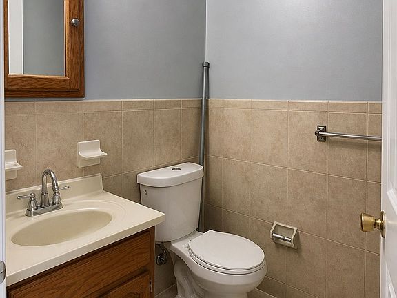 5th image of 488 S 19th St Floor 2