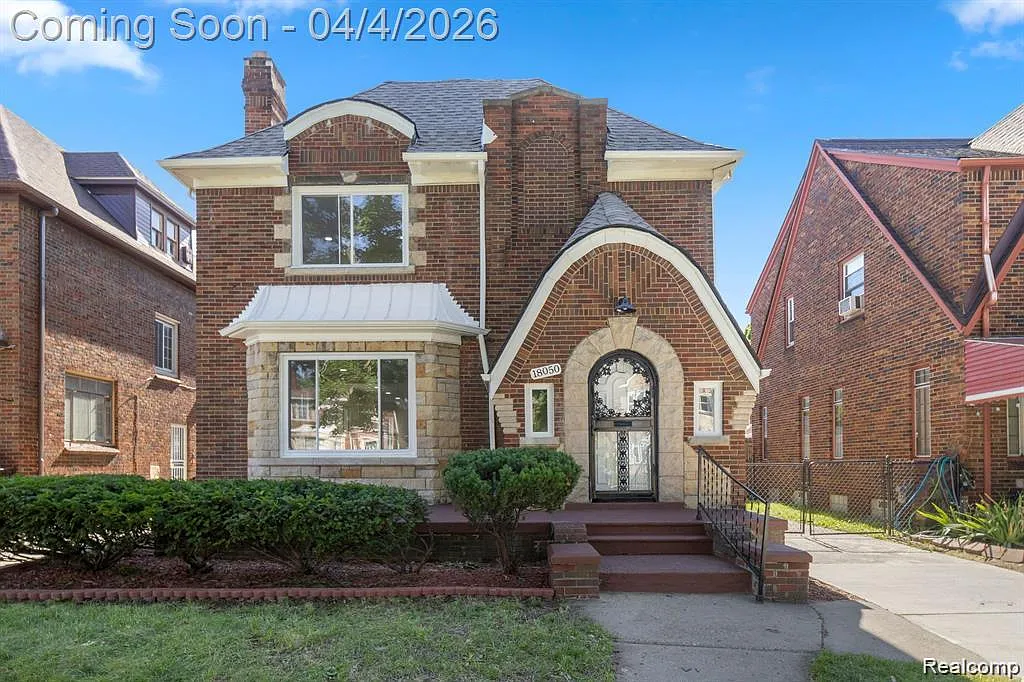 18050 Wisconsin St photo 1