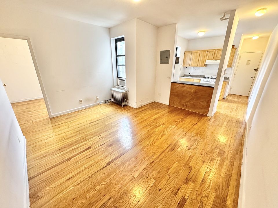 1st image of 352 W 15th St #501