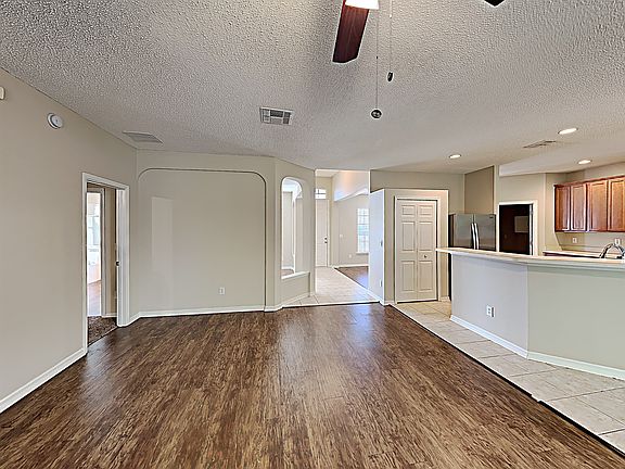 3rd image of 1470 Heather Glen Ln