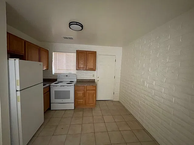 1 bed, 800 sqft, $1,000 — Photo 3