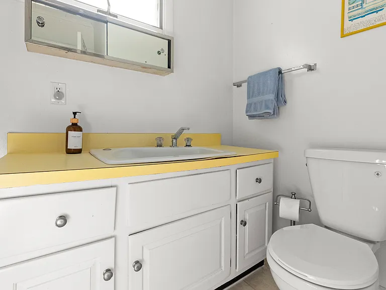 Bathroom w/ Tub & shower