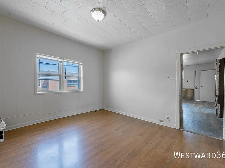 4901 Magoun Ave #2R — Photo 7