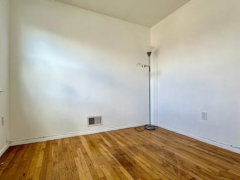 Sinclair Ave — Photo 10