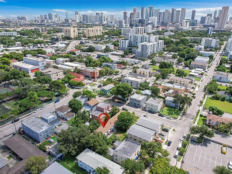 110 NW 9th Ave #3 — Photo 8