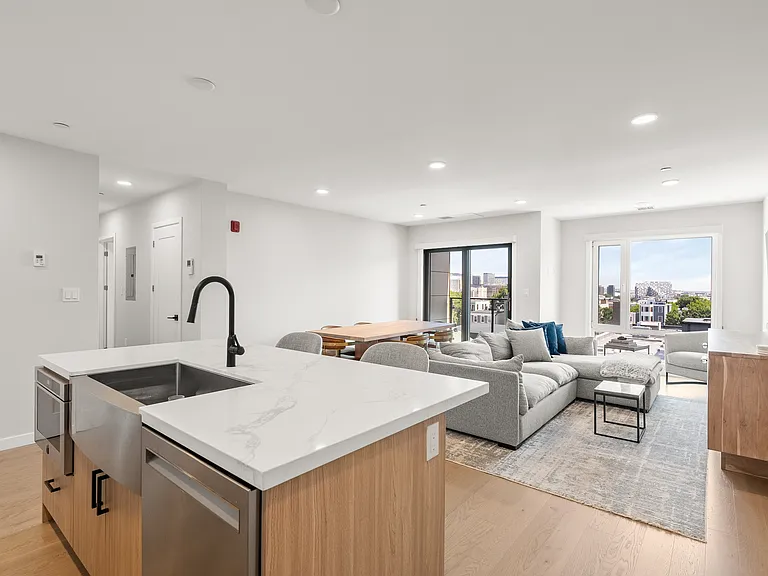 457 W Broadway #502 — Photo 9