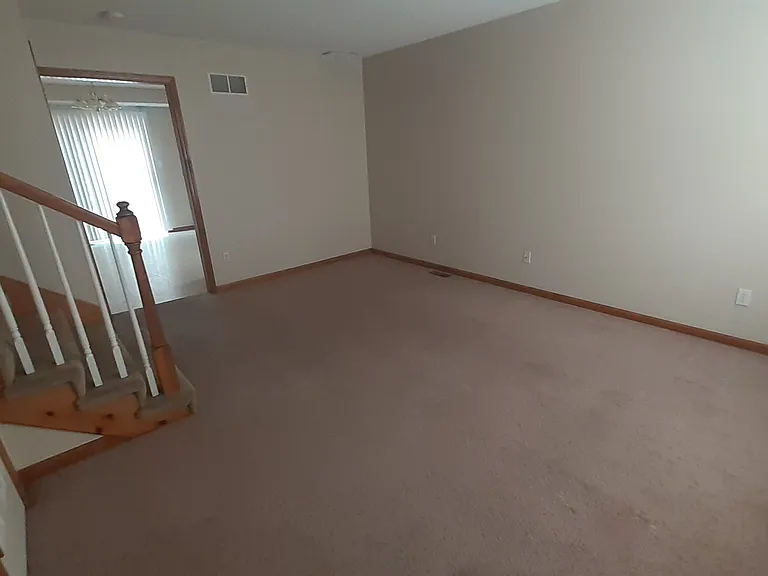 1206 Cottonwood Cir — Photo 2