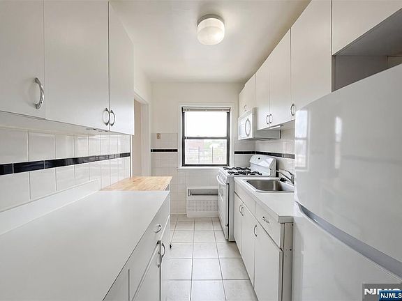 4th image of 3081 Edwin Avenue #1A