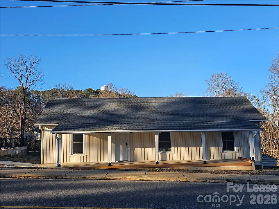 208 W Main St