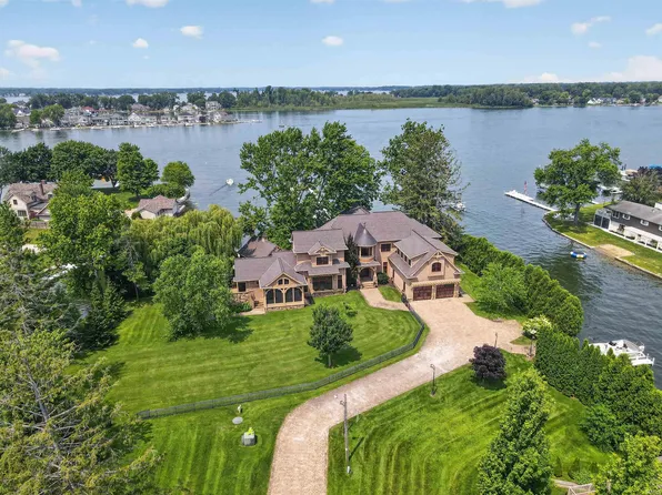 11751 N Black Point Rd, Syracuse, IN 46567