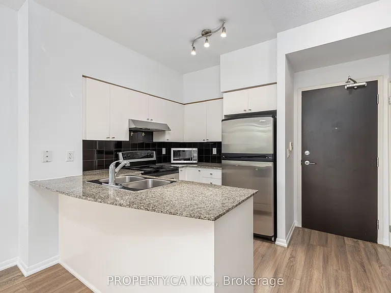 231 Fort York Blvd #223 — Photo 8