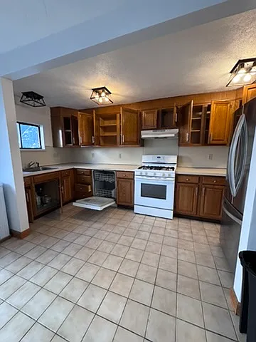 3 bed, $3,300 — Photo 4