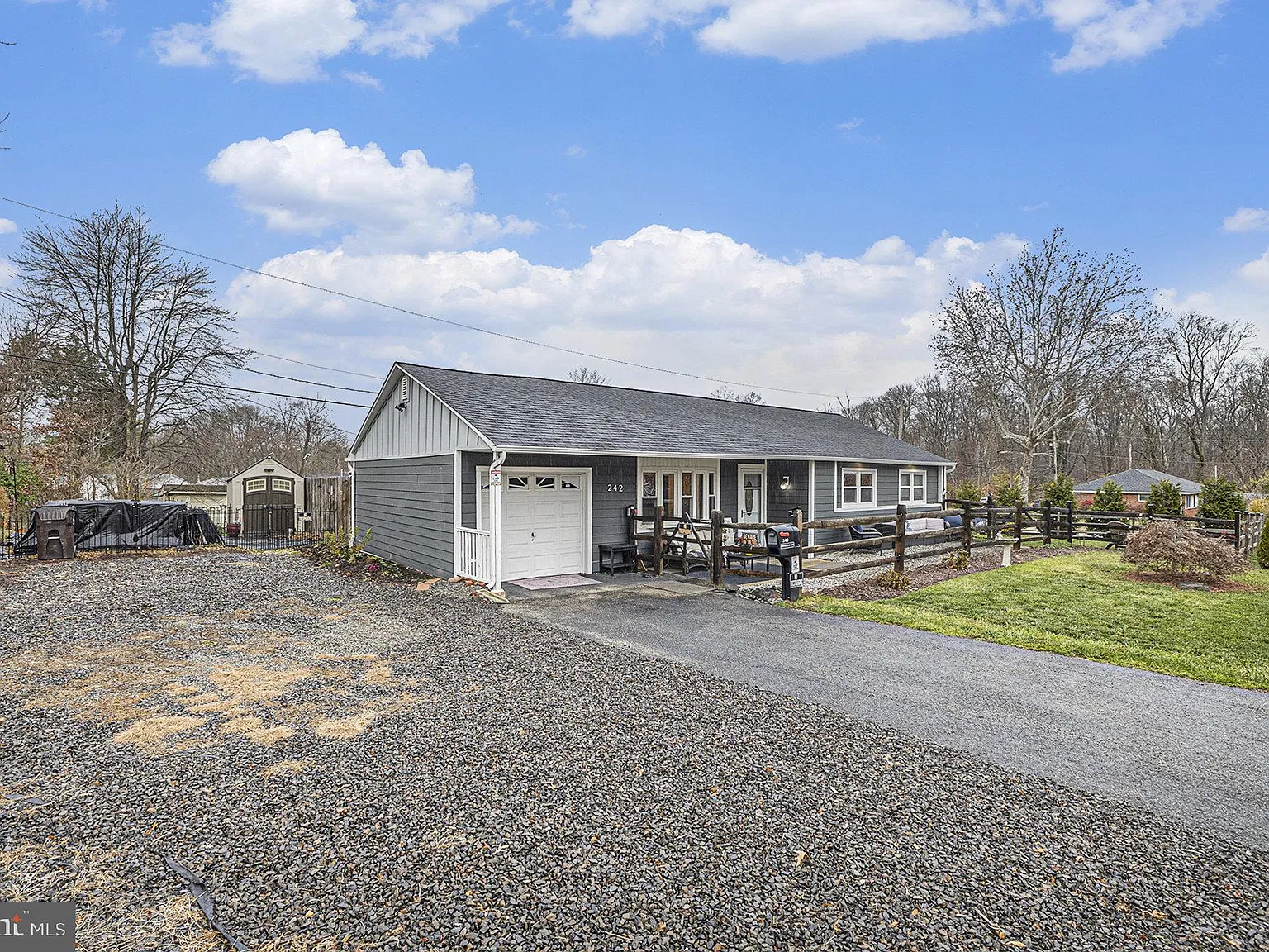 3 bed, 1.0 bath, 1071 sqft, $2,750 — Photo 4
