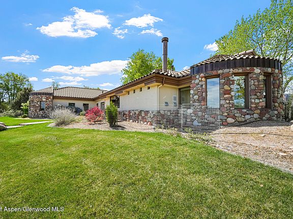 3rd image of 651 Peony Dr
