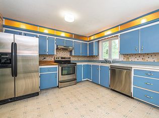 11 E Rocky Hill Rd NE, York, ME 03909